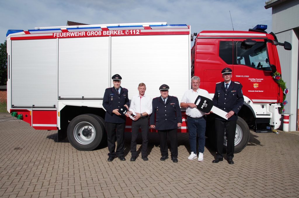 Neues Ziegler Tanklösch Fahrzeug 3000 für Feuerwehr Groß Berkel